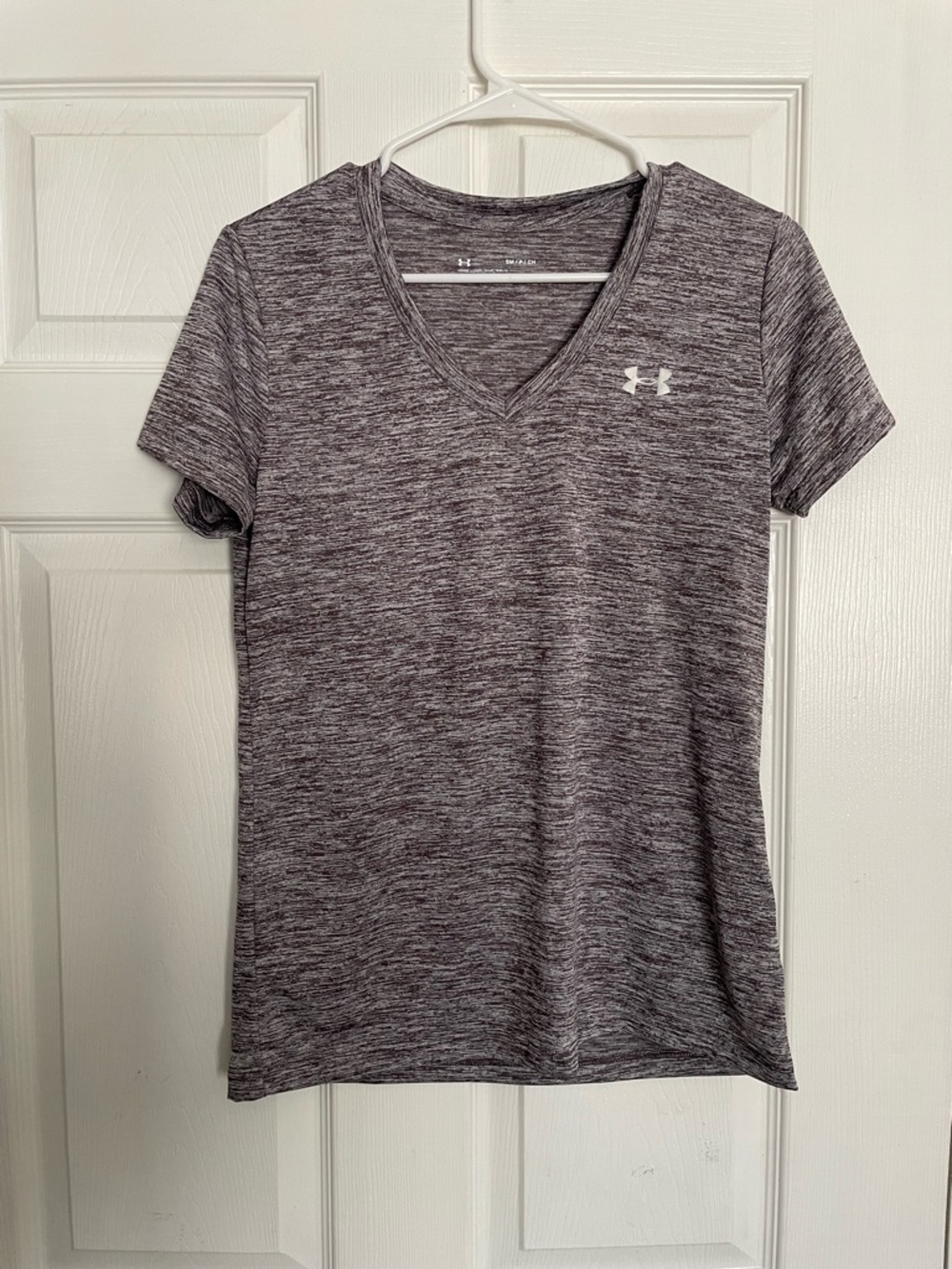 Under Armour Women's Size Small  Heathered Dark Purple V-Neck Performance Tee